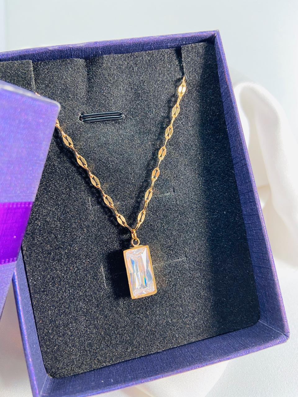 Collar Elegante Color Oro Rosado ‘Rectangulo’ n9 - Imagen 4